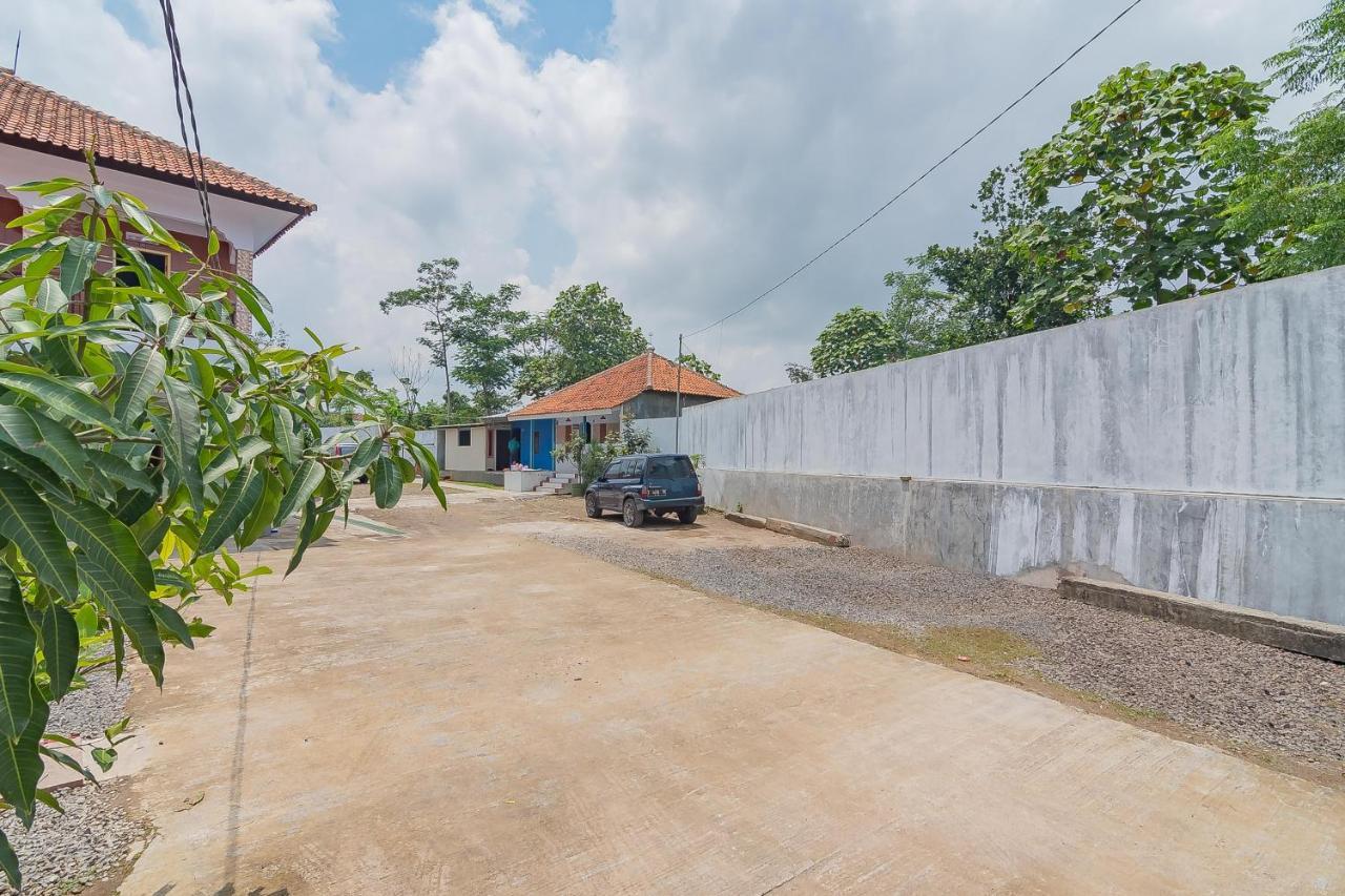 Reddoorz Syariah @ Tambak Mekar Street Subang Hotel Djalantjagak Kültér fotó